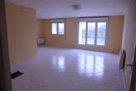 
                                                                                        Location
                                                                                         F3 face à la Seine et 100m gare RER C.