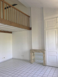 
                                                                                        Location
                                                                                         F3+mezz, Lyon3 Montchat, tram T3, lumineux, 72+6m2
