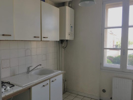 
                                                                                        Location
                                                                                         F3+mezz, Lyon3 Montchat, tram T3, lumineux, 72+6m2