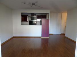 
                                                                                        Location
                                                                                         F3 récent - proche RER E, écoles et commerces