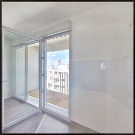 
                                                                                        Location
                                                                                         F4 avec vue panoramique sur la Défense