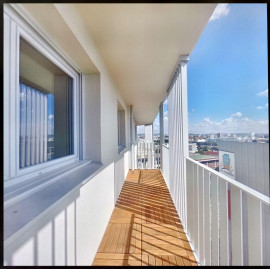 
                                                                                        Location
                                                                                         F4 avec vue panoramique sur la Défense