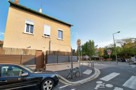 
                                                                                        Location
                                                                                         Fantastic apartement terrace Gratte Ciel (loyer tout inclus)