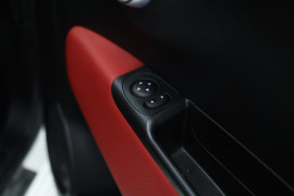 
                                                                                        Voiture
                                                                                         Fiat 500 1.2 S Euro 6 (s/s) 3dr