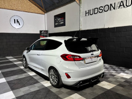
                                                                                        Voiture
                                                                                         Ford Fiesta ST-3