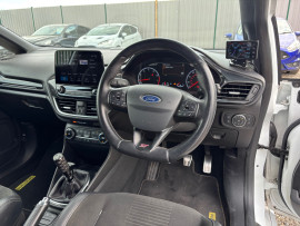
                                                                                        Voiture
                                                                                         Ford Fiesta ST-3