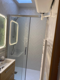 Location
Fully renovated top floor studio with small balcony (loyer tout inclus)