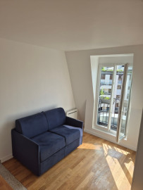 Location
Fully renovated top floor studio with small balcony (loyer tout inclus)