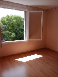 
                                                                                        Location
                                                                                         Gd F3 traversant et très lumineux