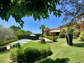 
                                                                                        Vente
                                                                                         GERS PROPRIETE DE CHARME AVEC PISCINE SUR 8 800 M²