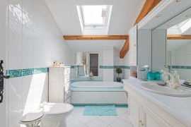 
                                                                                        Vente
                                                                                         Golfe-Juan – Maison familiale avec piscine & dépendance