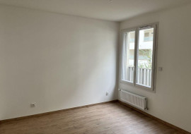 
                                                                                        Location
                                                                                         Grand 2 pièces à Nanterre proche La Défense