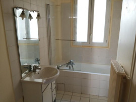 
                                                                                        Location
                                                                                         Grand 2 pièces à Paris 14è