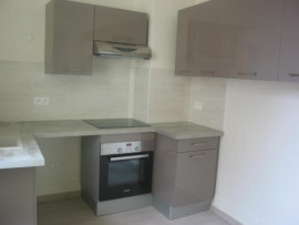 
                                                                                        Location
                                                                                         Grand 2 pièces au calme