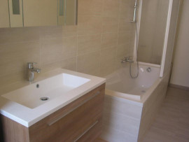 
                                                                                        Location
                                                                                         Grand 2 pièces au calme