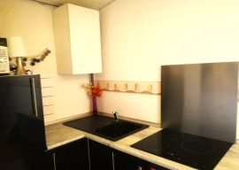 
                                                                                        Location
                                                                                         Grand 2P 45m² très calme, lumineux et en bon état.