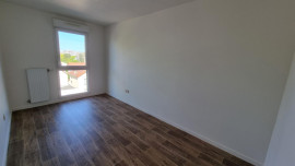 
                                                                                        Location
                                                                                         Grand 3P avec parking à 2 pas du RER A