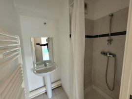 
                                                                                        Location
                                                                                         Grand appartement avec jardin de 142 m2