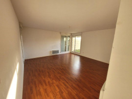 
                                                                                        Location
                                                                                         Grand appartement avec jardin de 142 m2