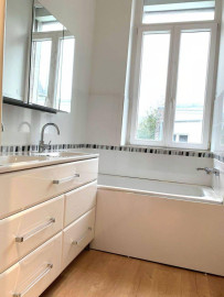 
                                                                                        Colocation
                                                                                         Grand appartement colocation  WiFi et TV inclus