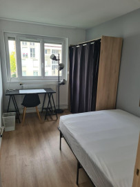 
                                                                                        Location
                                                                                         Grand appartement  meublé ,3 chambres, bien situé.