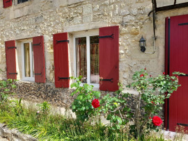 
                                                                                        Location
                                                                                         Grand appartement meublé rive droite de Bordeaux.
