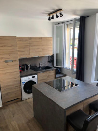 
                                                                                        Location
                                                                                         Grand appartement meublé T2 bis Toulon