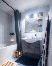 
                                                                                        Location
                                                                                         Grand F1 35m² meublé Évry refait à neuf