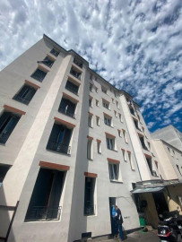 
                                                                                        Location
                                                                                         Grand F2 50m² proche métro saint Denis Université
