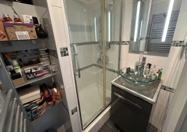 
                                                                                        Location
                                                                                         Grand F2 60m² lumineux et en parfait état