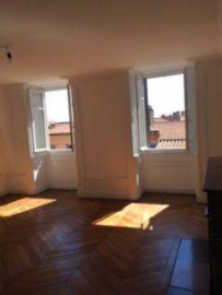 
                                                                                        Location
                                                                                         Grand F2 quai saint Antoine