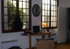 
                                                                                        Location
                                                                                         Grand séjour avec vraie cheminée, jardin privatif