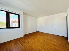 
                                                                                        Location
                                                                                         Grand studio 27m2 à Courbevoie