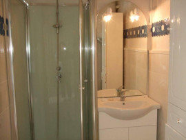 
                                                                                        Location
                                                                                         Grand studio 28 m2 meublé au calme