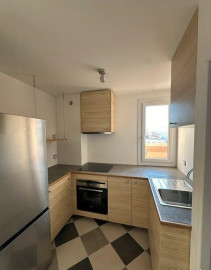 
                                                                                        Location
                                                                                         Grand studio 28m² et terrasse sans vis à vis 20m²