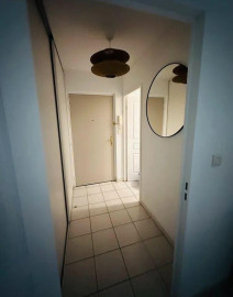 
                                                                                        Location
                                                                                         Grand studio 33m² refait à neuf