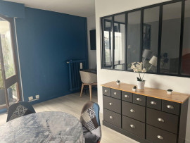
                                                                                        Location
                                                                                         Grand studio 37 m2 proche Marcadet Poissonniers