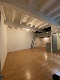 
                                                                                        Location
                                                                                         Grand studio 40m² au centre du Vieux Lyon