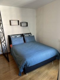 
                                                                                        Location
                                                                                         Grand studio au calme