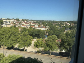 
                                                                                        Location
                                                                                         Grand studio avec parking proche fac de droit
