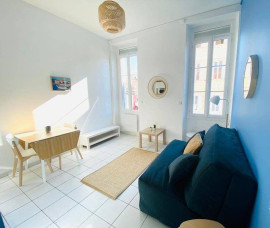 
                                                                                        Location
                                                                                         Grand studio, calme et lumineux 20m² refait à neuf