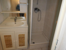 
                                                                                        Location
                                                                                         Grand studio  centre ville