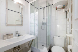 
                                                                                        Location
                                                                                         Grand studio idéalement situé très lumineux