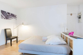 
                                                                                        Location
                                                                                         Grand studio idéalement situé très lumineux