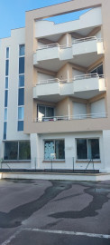 
                                                                                        Location
                                                                                         Grand studio lumineux