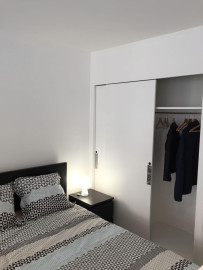 
                                                                                        Location
                                                                                         Grand studio meublé 34,55 m², lumineux, baignoire