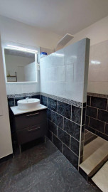 
                                                                                        Location
                                                                                         Grand studio meublé avec jardin, rangements et box