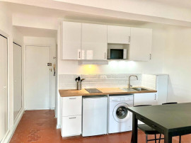 
                                                                                        Location
                                                                                         Grand studio meublé et équipé, entièrement refait