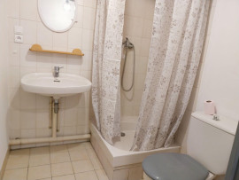 
                                                                                        Location
                                                                                         Grand studio meublé refait à neuf 35m²