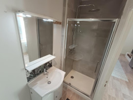 
                                                                                        Location
                                                                                         Grand studio meublé tout inclus